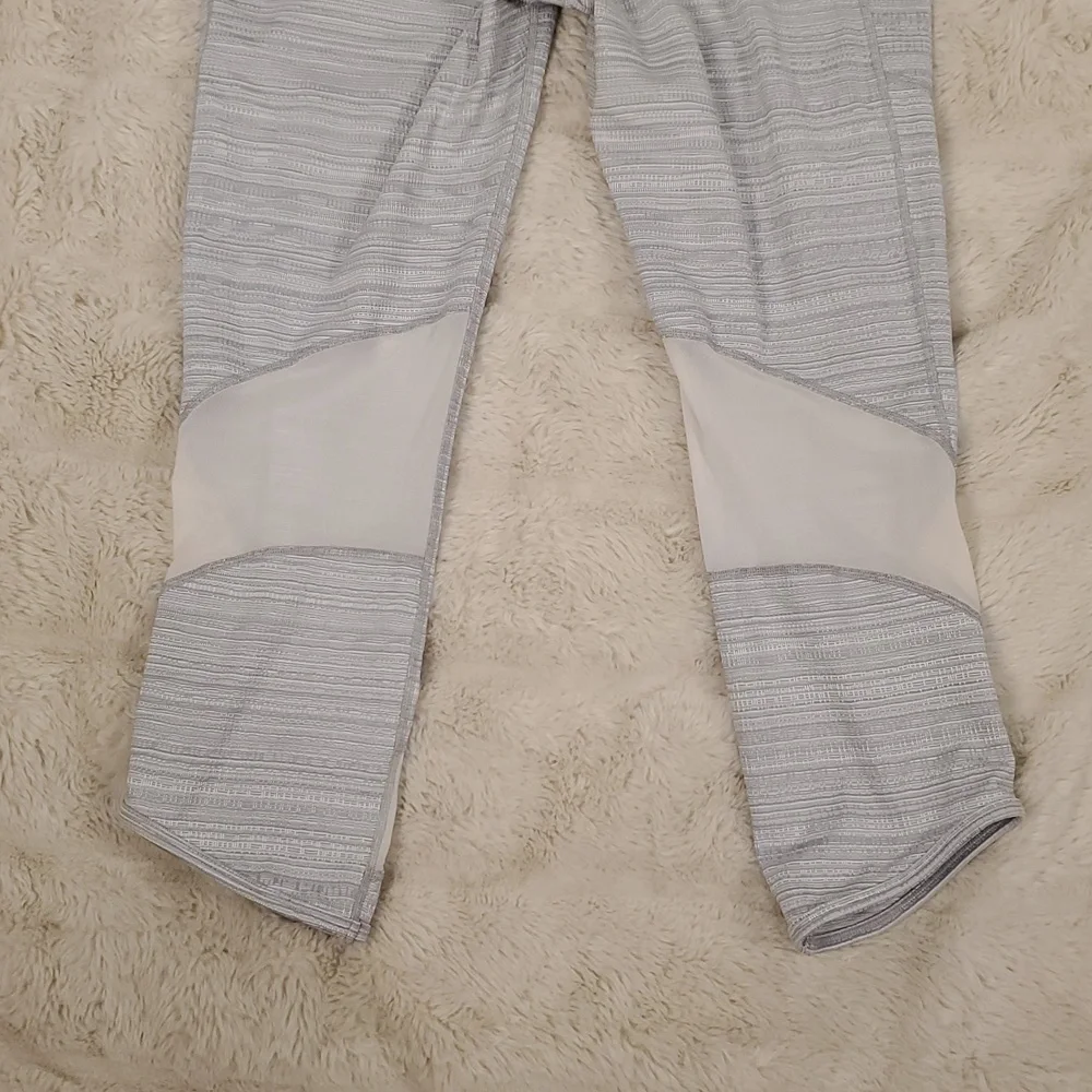 Athleta Chaturanga Capri Crop Leggings Gray Heathered Mesh M